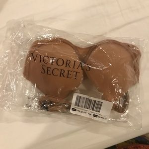 Victoria's Secret Intimates & Sleepwear - New w/tags nude seamless bra thin and comfy Victoria's Secret Intimates & Sleepwear - New w/tags nude seamless bra thin and comfy